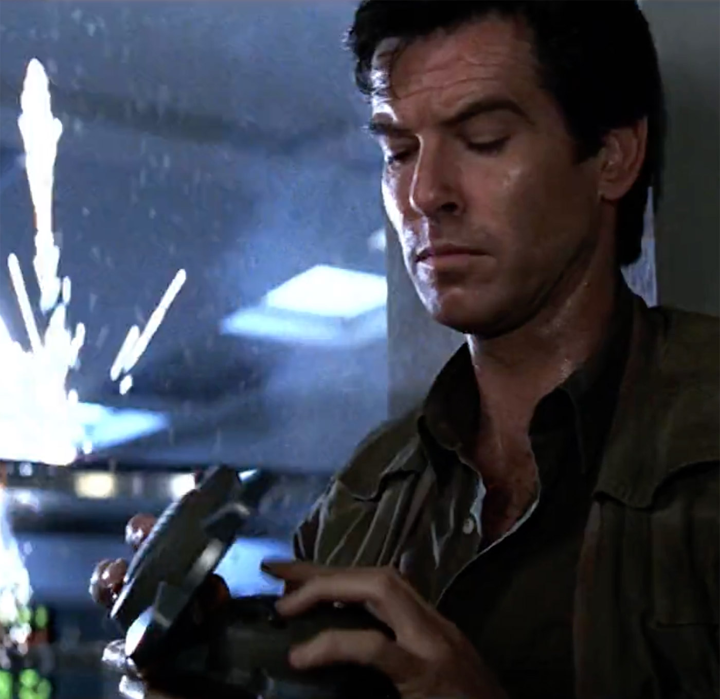Pierce Brosnan as James Bond uses green mines with red lights in the movie GoldenEye