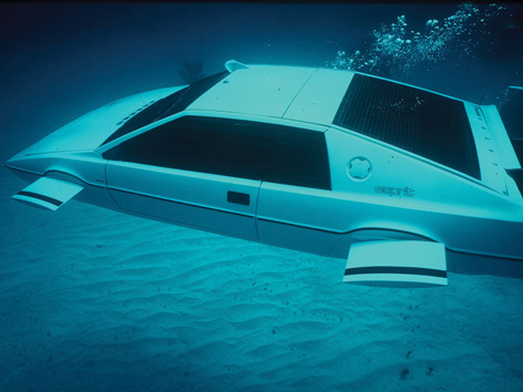 007 Lotus Esprit submarine car on auction