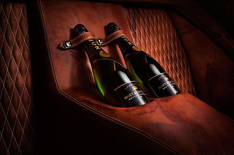 Aston martin Thunderbolt moet chandon champagne