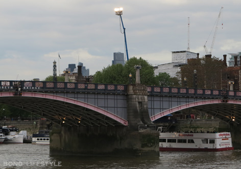 light rig thames river spectre filming london lambeth