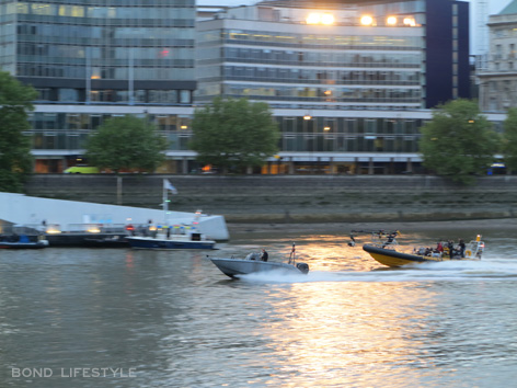 spectre thames filming