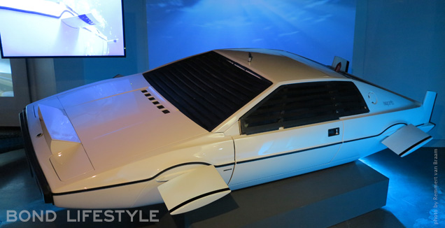 Bond In Motion Lotus Esprit