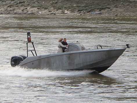 daniel craig lea seydoux thames river spectre filming london