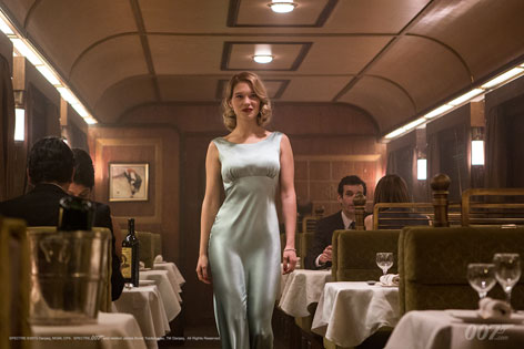 Léa Seydoux SPECTRE train ghost dress