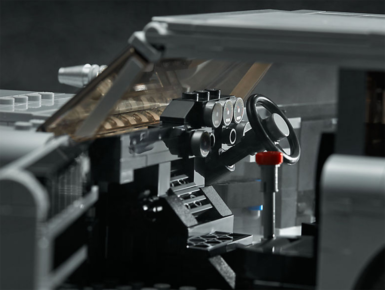 LEGO Creator Expert Aston Martin DB5 James Bond 007 detail interior 2