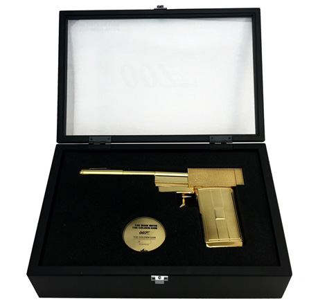 Factory Entertainment Golden Gun prop replica case 1