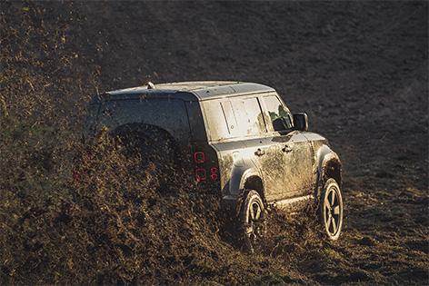 Land Rover Defender No Time To Die James Bond stunt