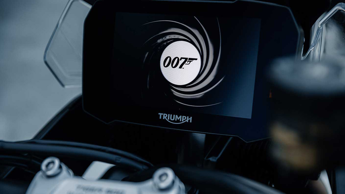 Triumph Tiger 900 Bond Edition 007 startup screen