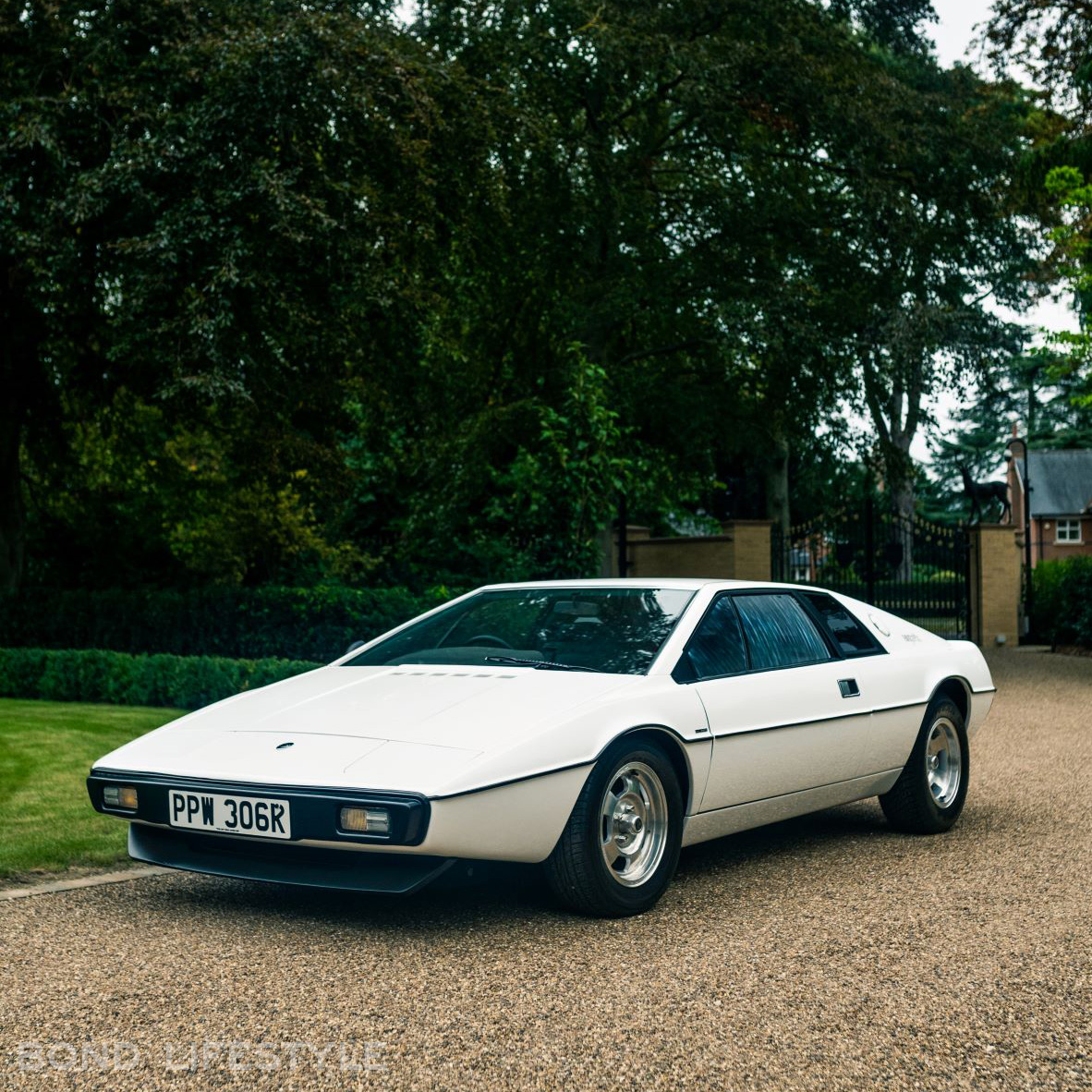 New photos of the Lotus Esprit The Spy Who Loved Me tribute car that is for  sale