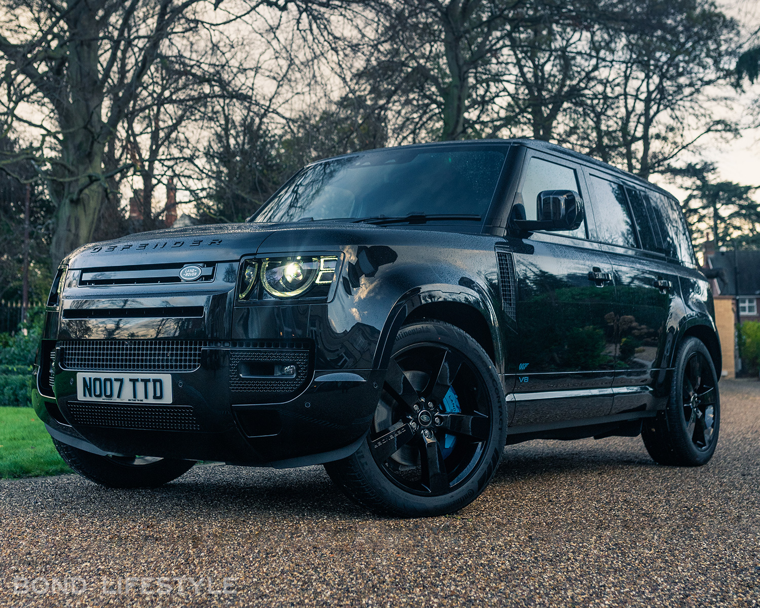 220119-Land-Rover-Defender-110-James-Bond-Edition-front-1.jpg