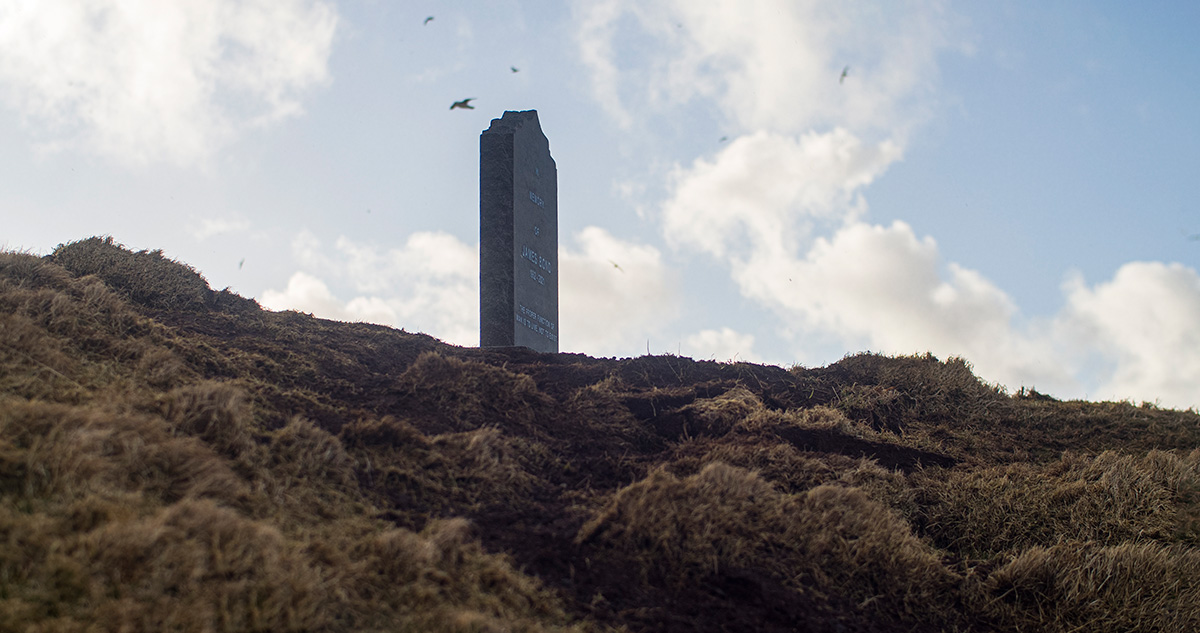 Tombstone graveyard Faroe Islands in memory of James Bond location Kalsoy 3