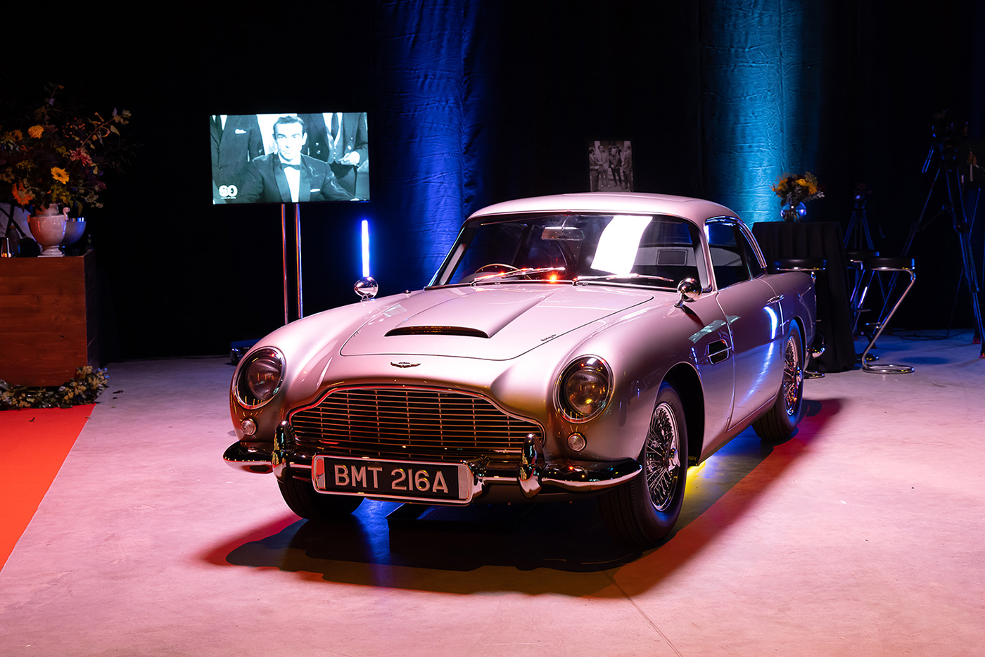 Aston Martin DB5, a replica of the Goldfinger model with working gadgets