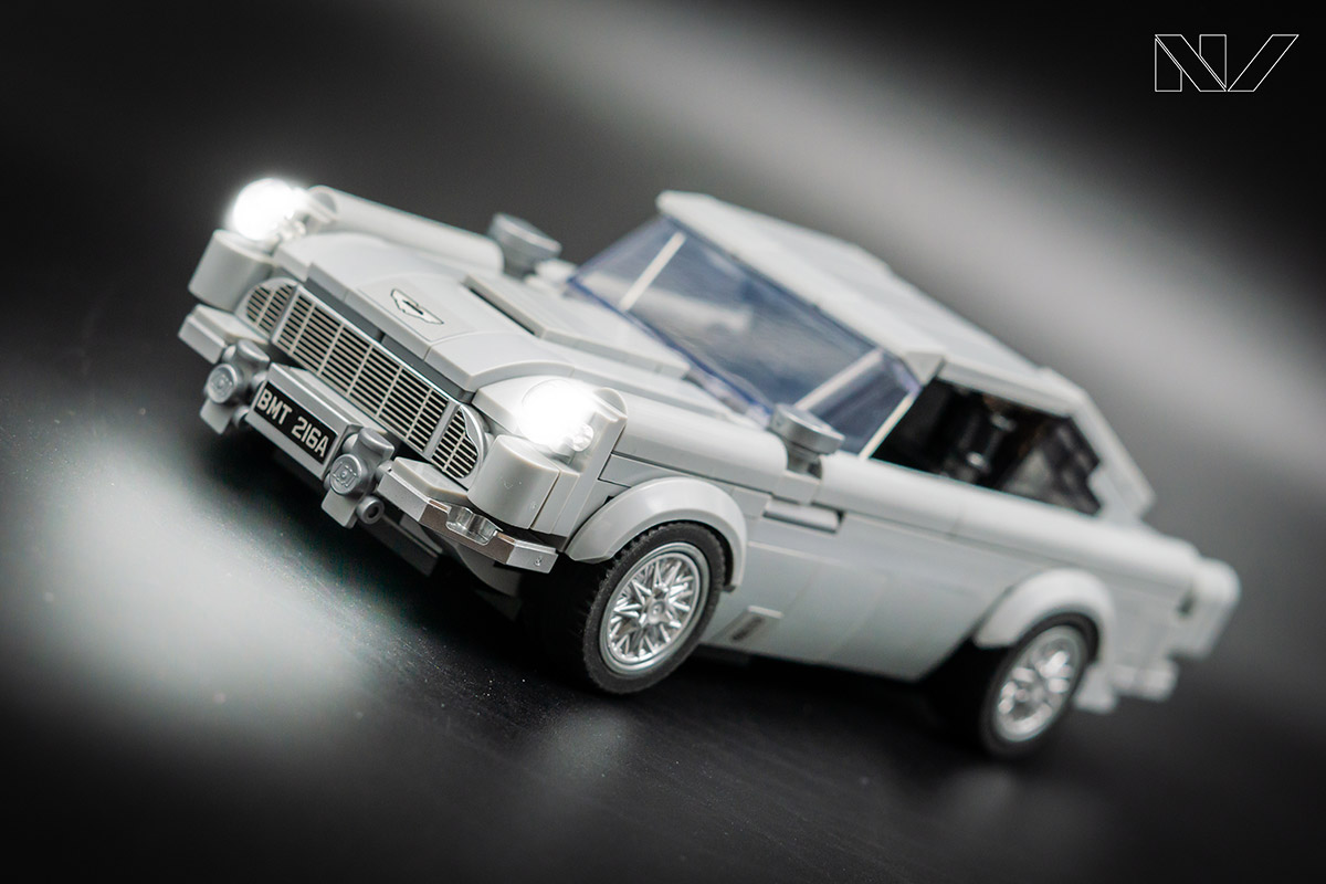 Fan-made LEGO Aston Martin DB5 with working gadgets