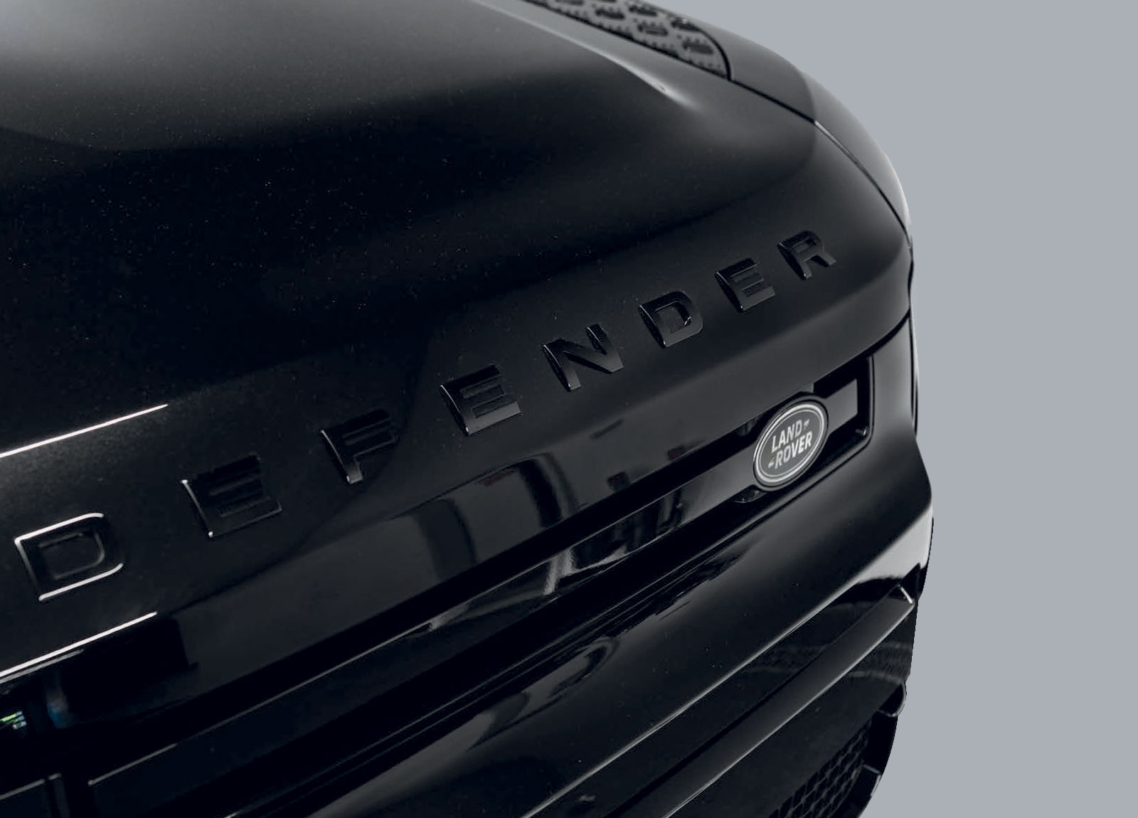 Land Rover Defender 007 edition exterior