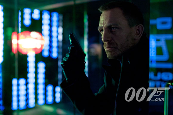 007.com released the first official image of Bond in SkyFall