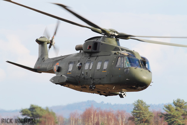 JAMES BOND 007 SKYFALL AGUSTA WESTLAND HELICOPTER