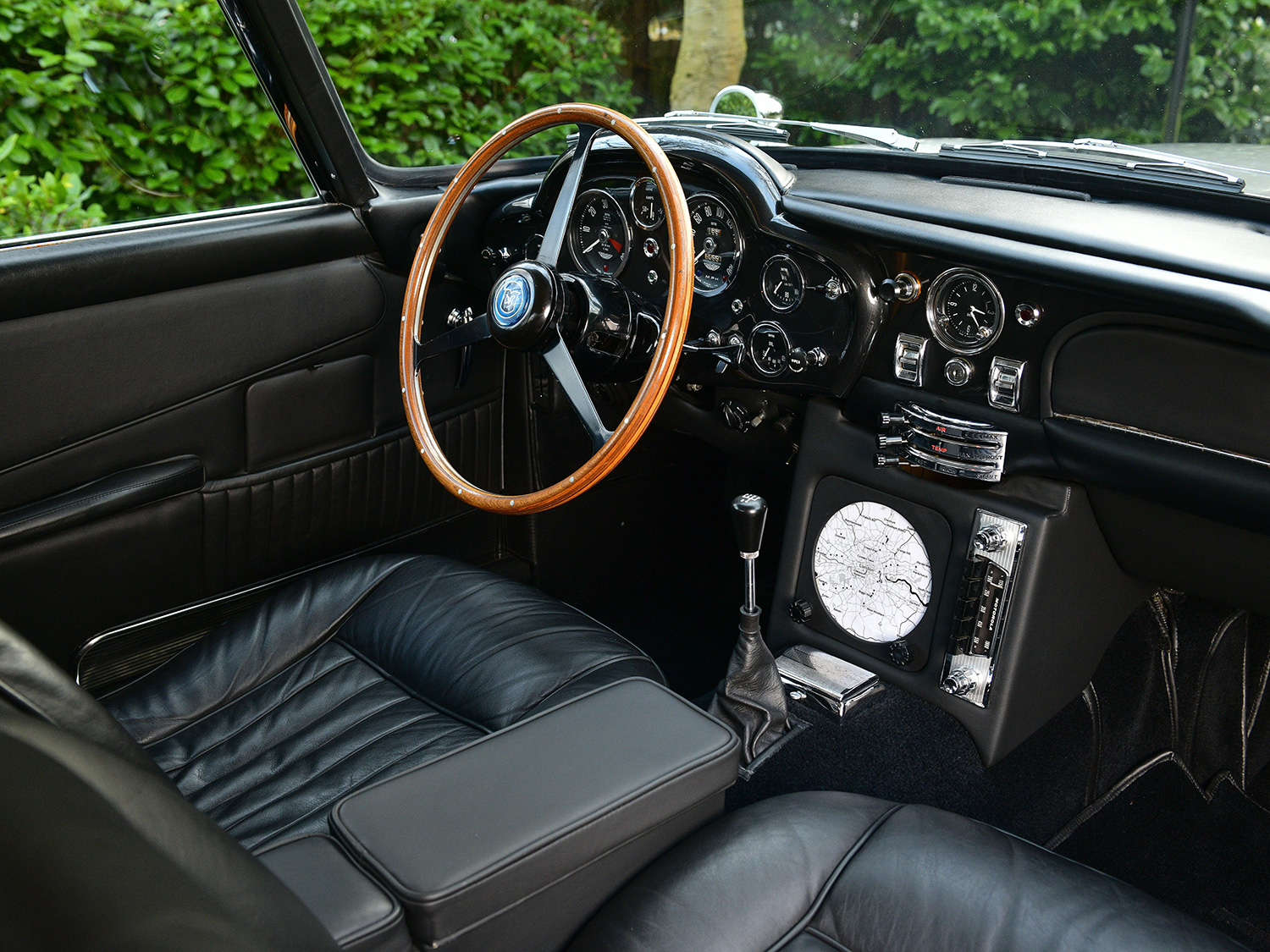 1964 Aston Martin DB5 with Goldfinger gadgets for sale interior gadgets