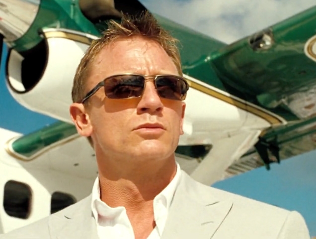 James Bond wears Persol 2244 sunglasses when he arrives on The Bahamas in Casino Royale..