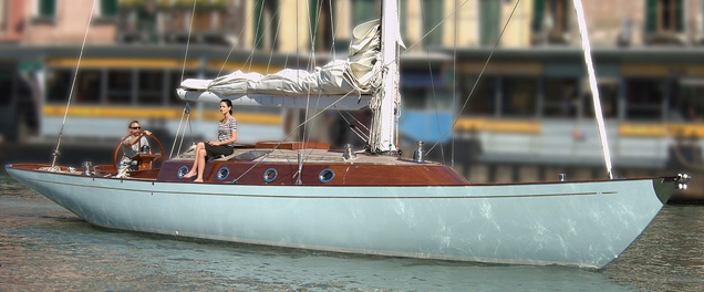 Bond and Vesper sailing into Venice with a Spirit 54 yacht in Casino Royale