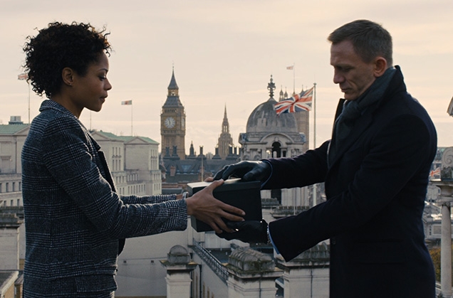 James Bond (Daniel Craig) and Moneypenny (Naomi Harris) in the final scene of SkyFall.