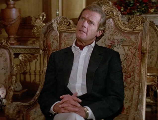 Roger Moore as James Bond wears a Seiko 6923 8080 Quartz watch in A View To A Kill - is that a Champagne or Gold dial?