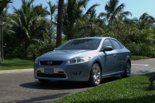 Ford Mondeo in Casino Royale on the driveway of the One & Only Club
