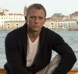 Bond wearing the white v-neck Sunspel shirt in Casino Royale