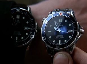 Bond's ex-colleague Alec Trevelyan holds both Omega Seamaster watches for a perfect close-up in GoldenEye  (note that the red light at the top of the bezel is a gadget feature only seen in the film)