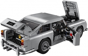 The LEGO Creator Expert 10262 James Bond 007 Aston Martin DB5‎ has many working gadgets and features